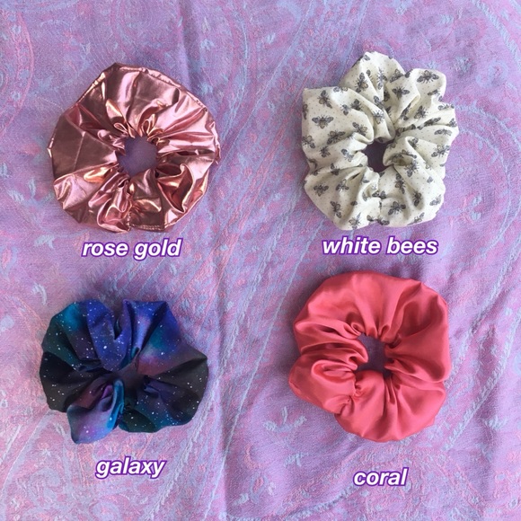 HIDDEN POCKET SCRUNCHY ✨ - Picture 5 of 8